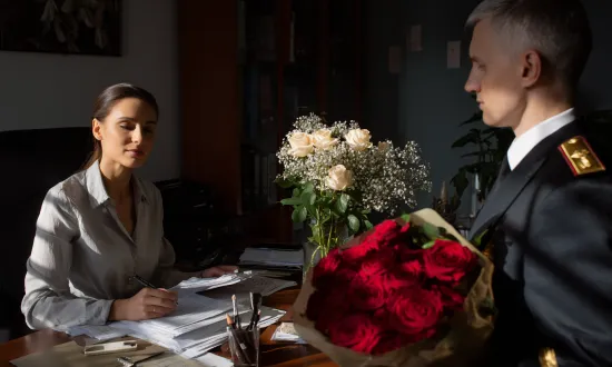 10 ноября - День сотрудника органов внутренних дел РФ и Международный день бухгалтера: кому сегодня положен букет